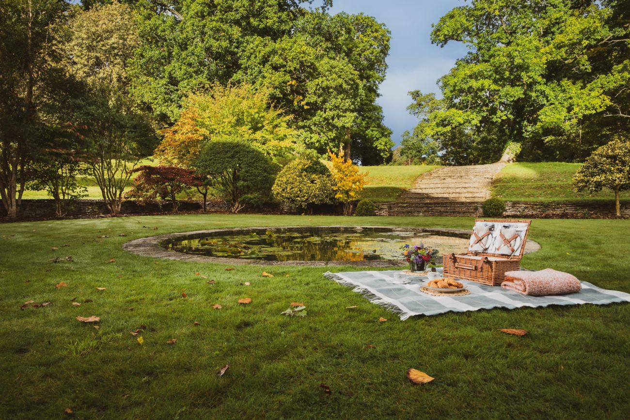 ak-kkyak-picnic-on-the-estate39593-59180_Classic-Hor